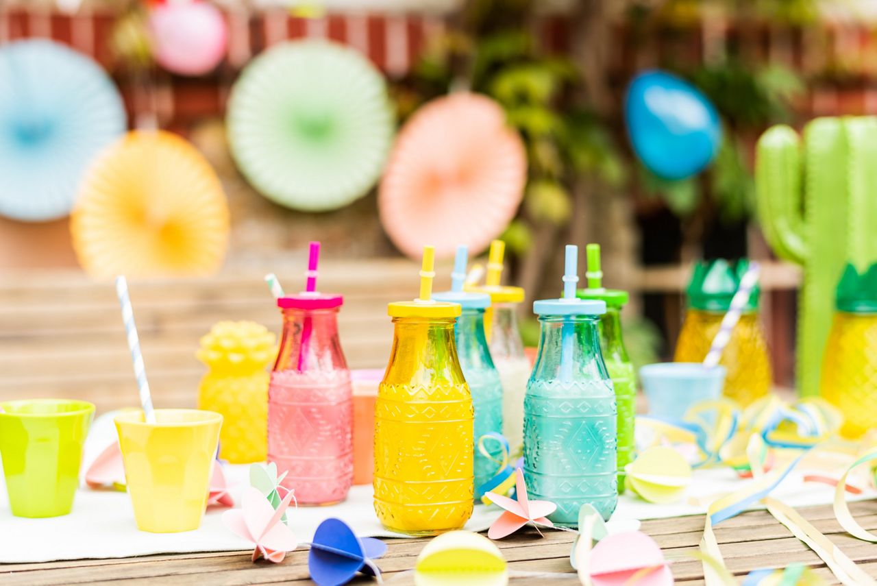 Smoothies in verschiedenen Trinkbechern