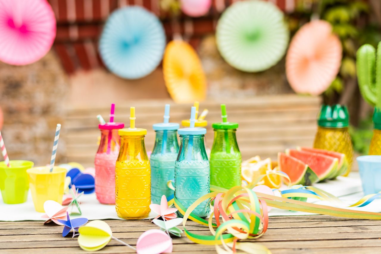 Smoothies in verschiedenen Trinkbechern
