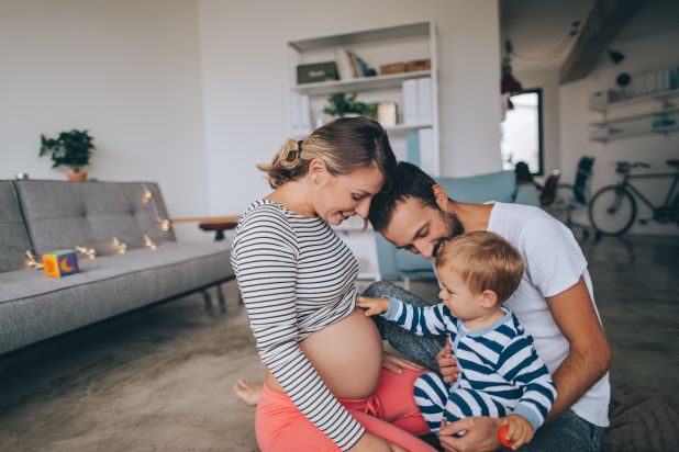 Milupa Schwangere mit Partner und Kind