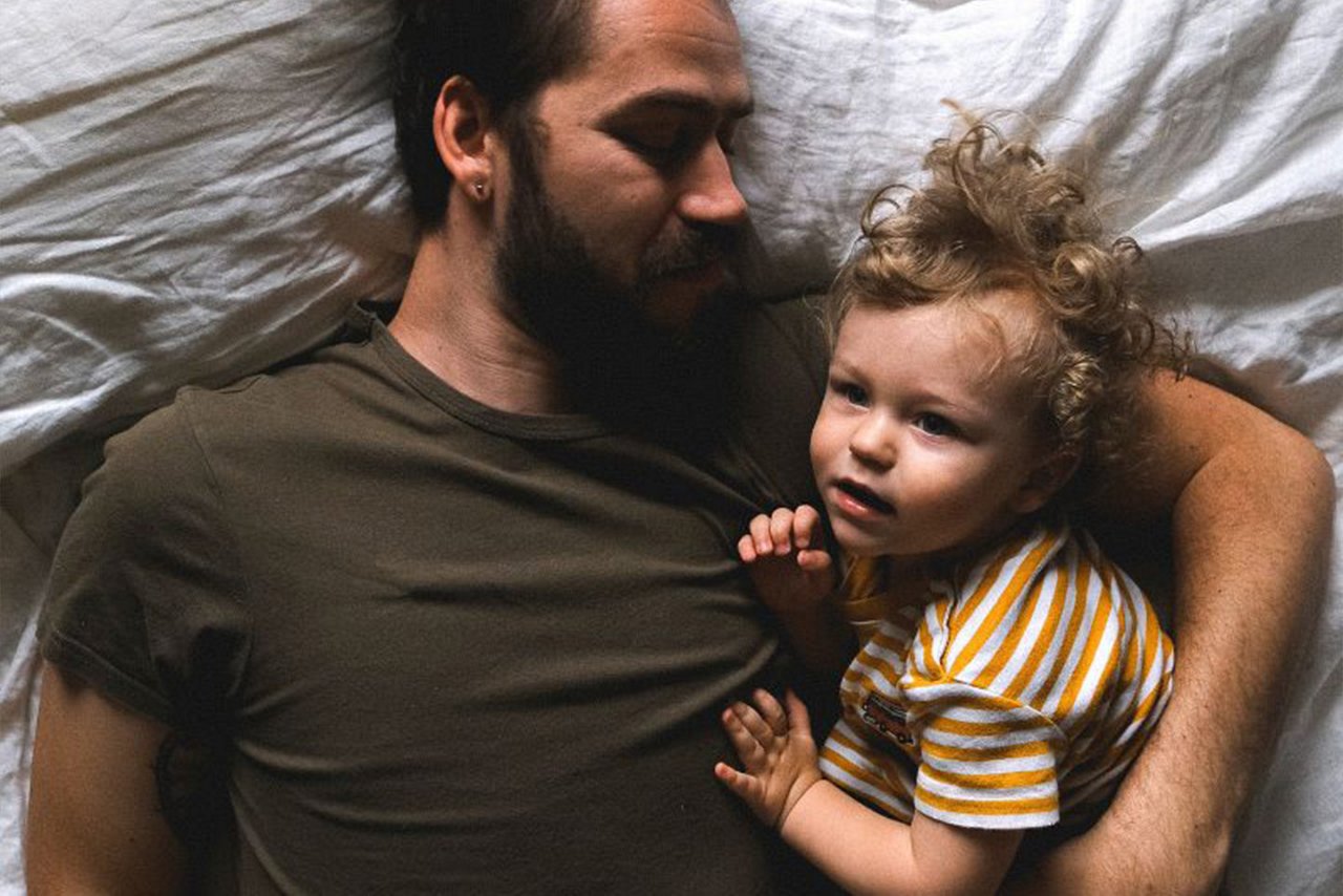 Πώς μπορεί να βοηθήσει ο μπαμπάς στο τάισμα με μπιμπερό;