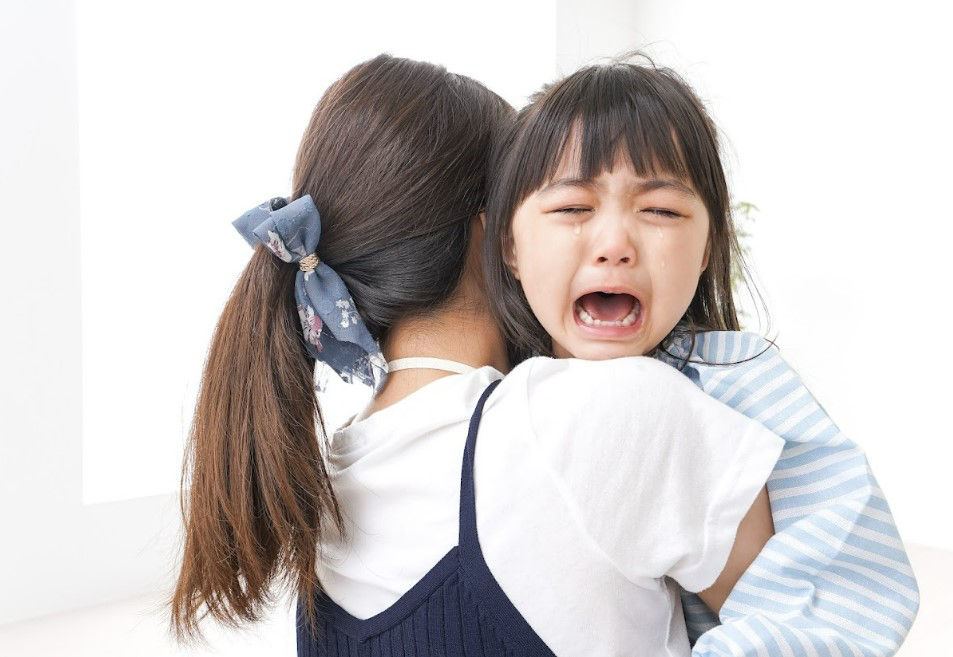 Nguyên nhân trẻ khủng hoảng tuổi lên 2 là gì?