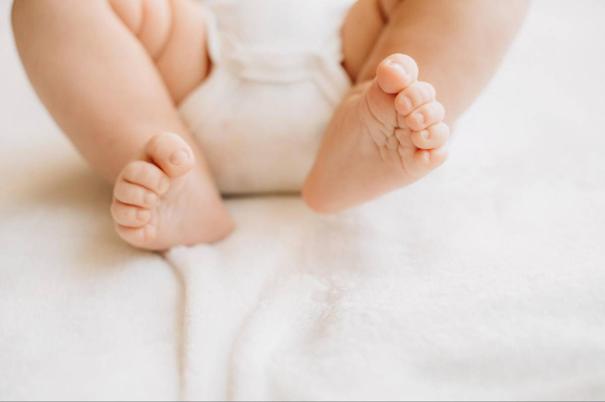 Trẻ phát triển vận động sớm là dấu hiểu nhận biết trẻ 2 tháng tuổi thông minh