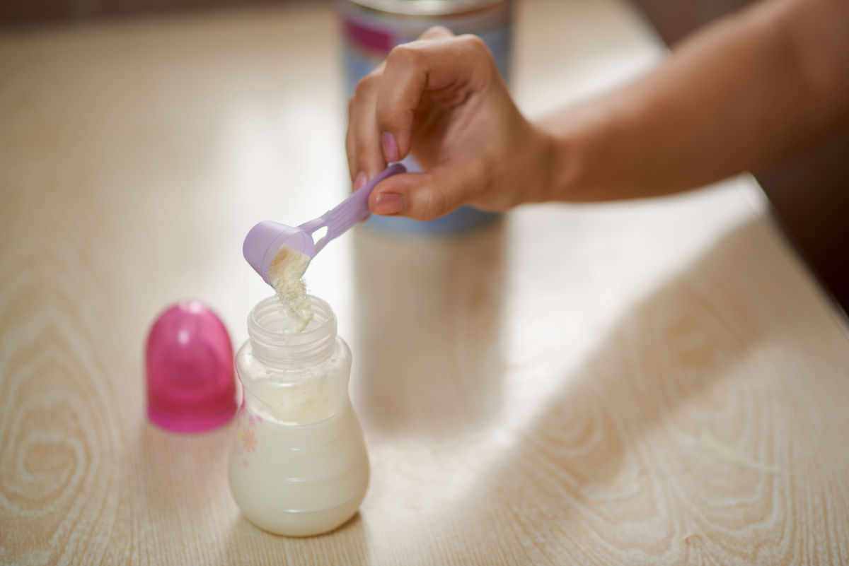 Nhiệt độ sữa cho trẻ sơ sinh uống bao nhiêu là hợp lý