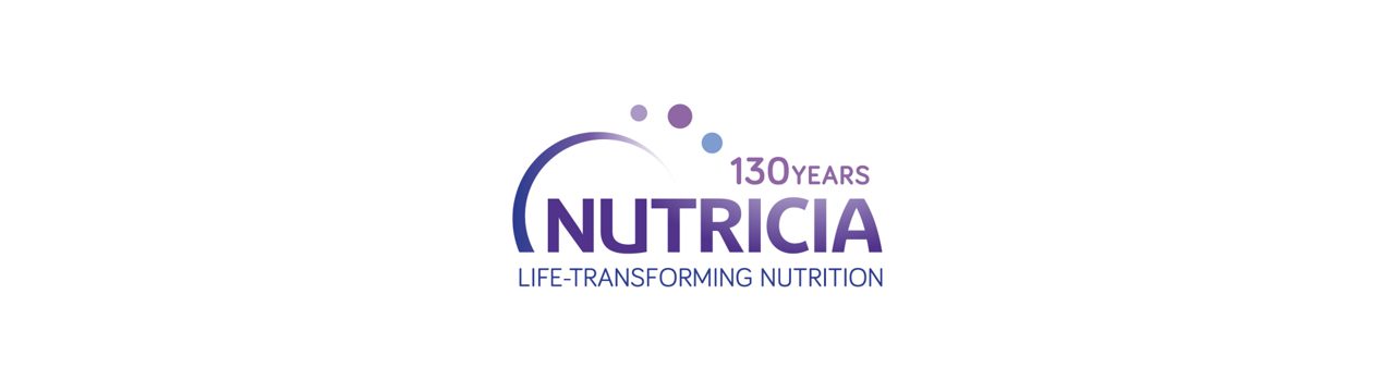Nutricia-logo met paarse tekst en sterren, ernaast '125 jaar Nutricia' op witte achtergrond.