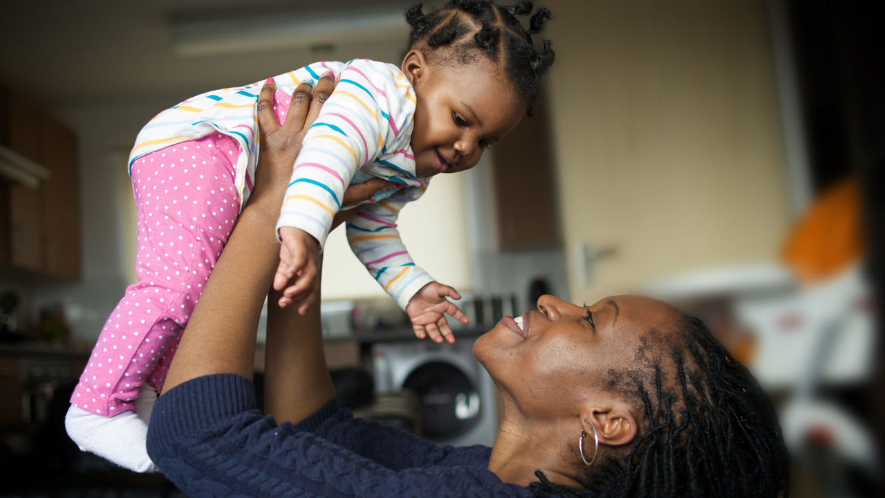 nutricia-mum-with-cows-milk-allergy-baby.jpg