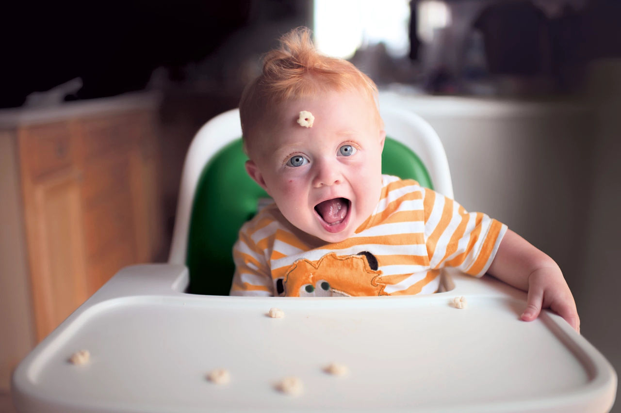 Toddler eating cereal