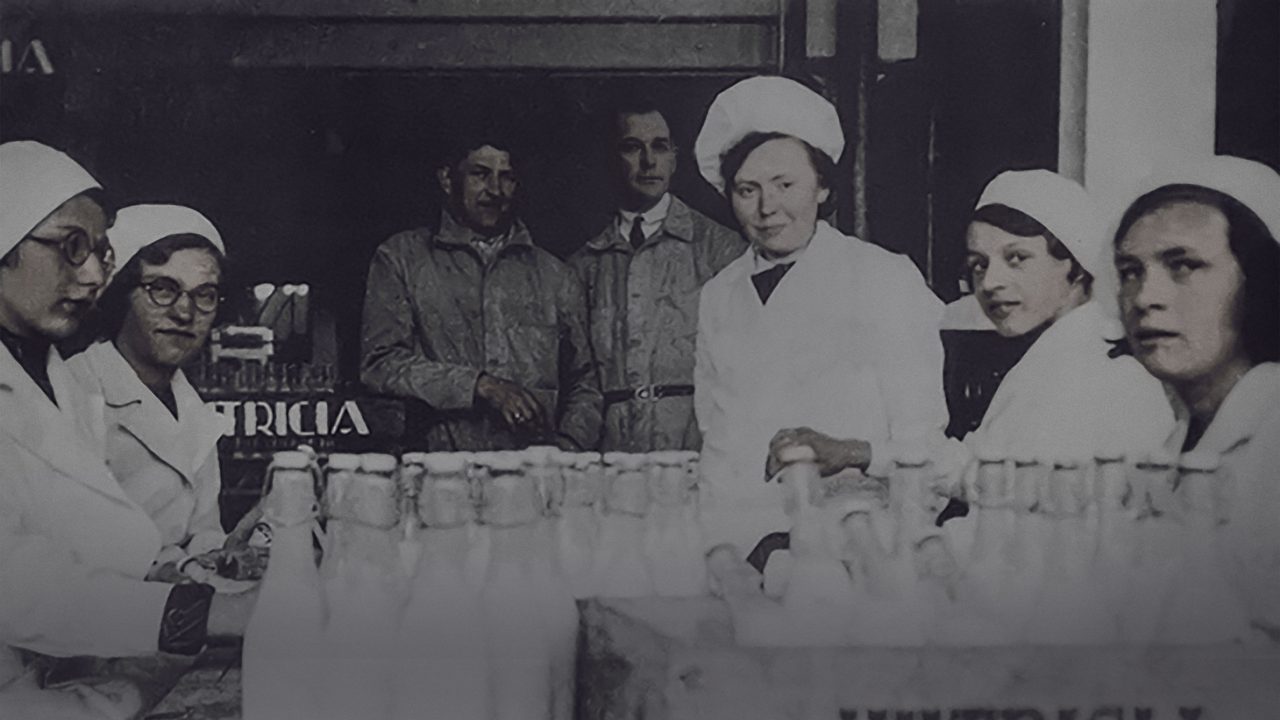 old-feeding-bottles-hero-new.jpg