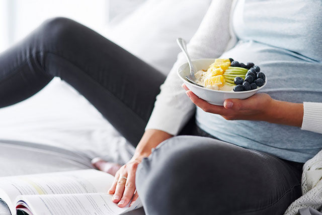 pregnant mother yoghurt fruits reading 16 weeks