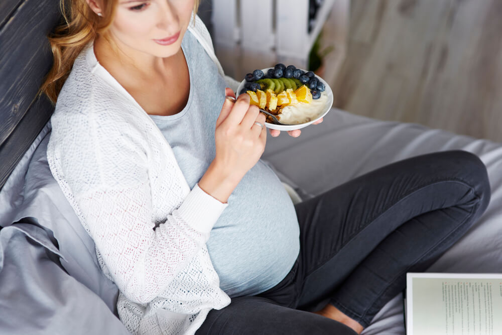 can-pregnant-women-eat-yogurt