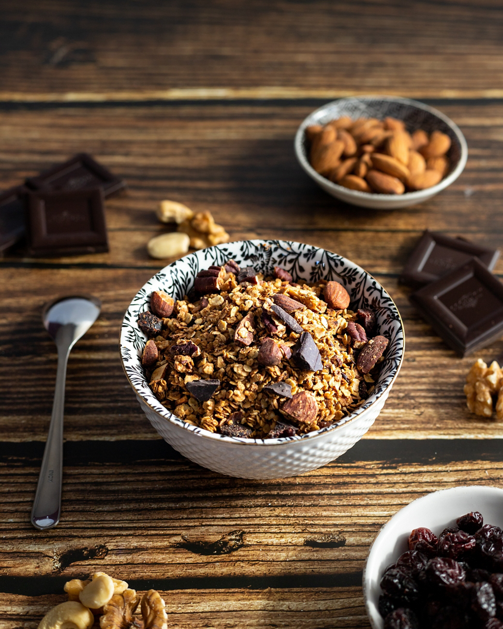 Home made granola with dried fruits; Shutterstock ID 2452677003; purchase_order: Achat articles alpro 2026; job: ; client: ; other: 