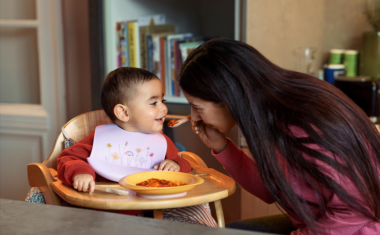 Bébé à table