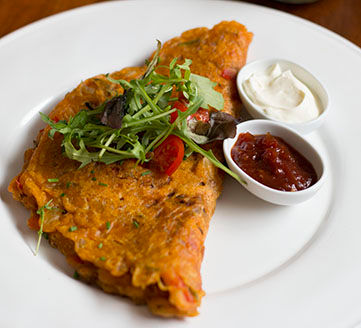 Roasted red pepper and rosemary omelette