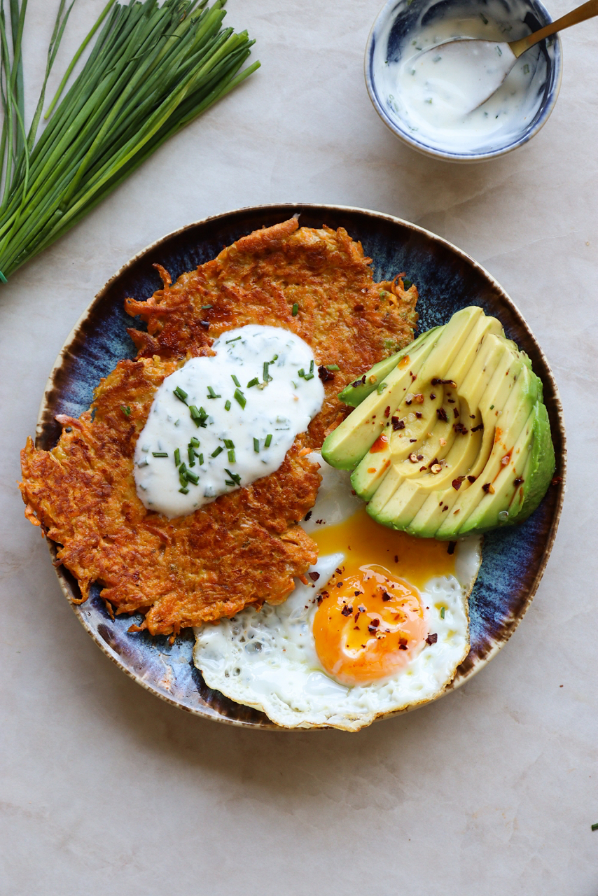Röstis de patate douce, avocat et sauce Activia
