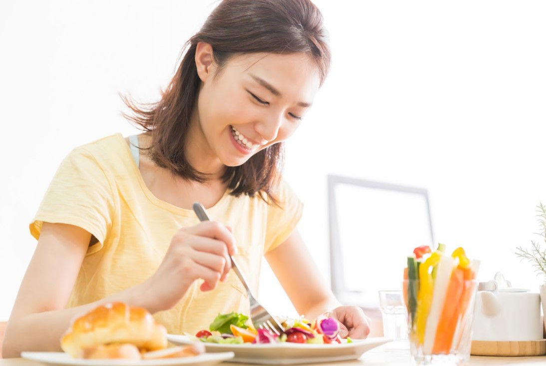 Sau sinh mổ bao lâu mẹ ăn được hoa quả?