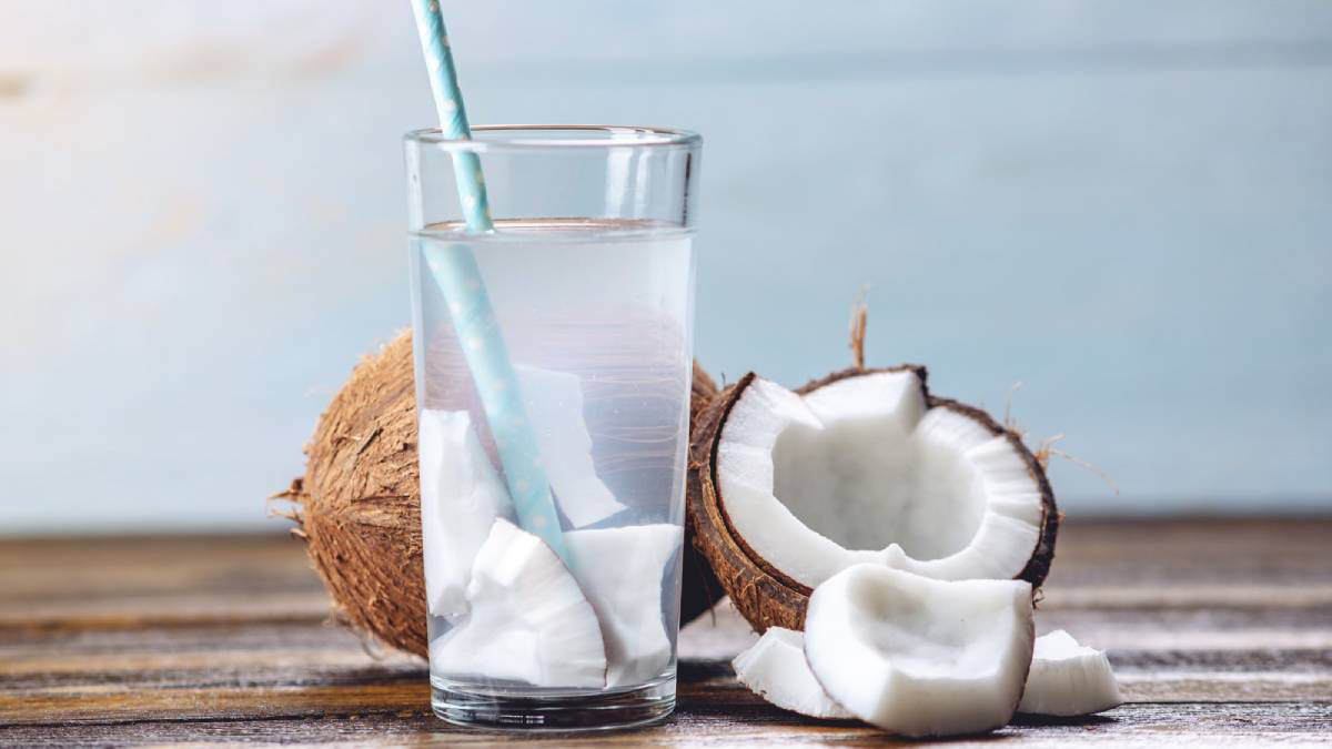 Sau sinh mổ uống nước dừa được không? Nên bổ sung thế nào?