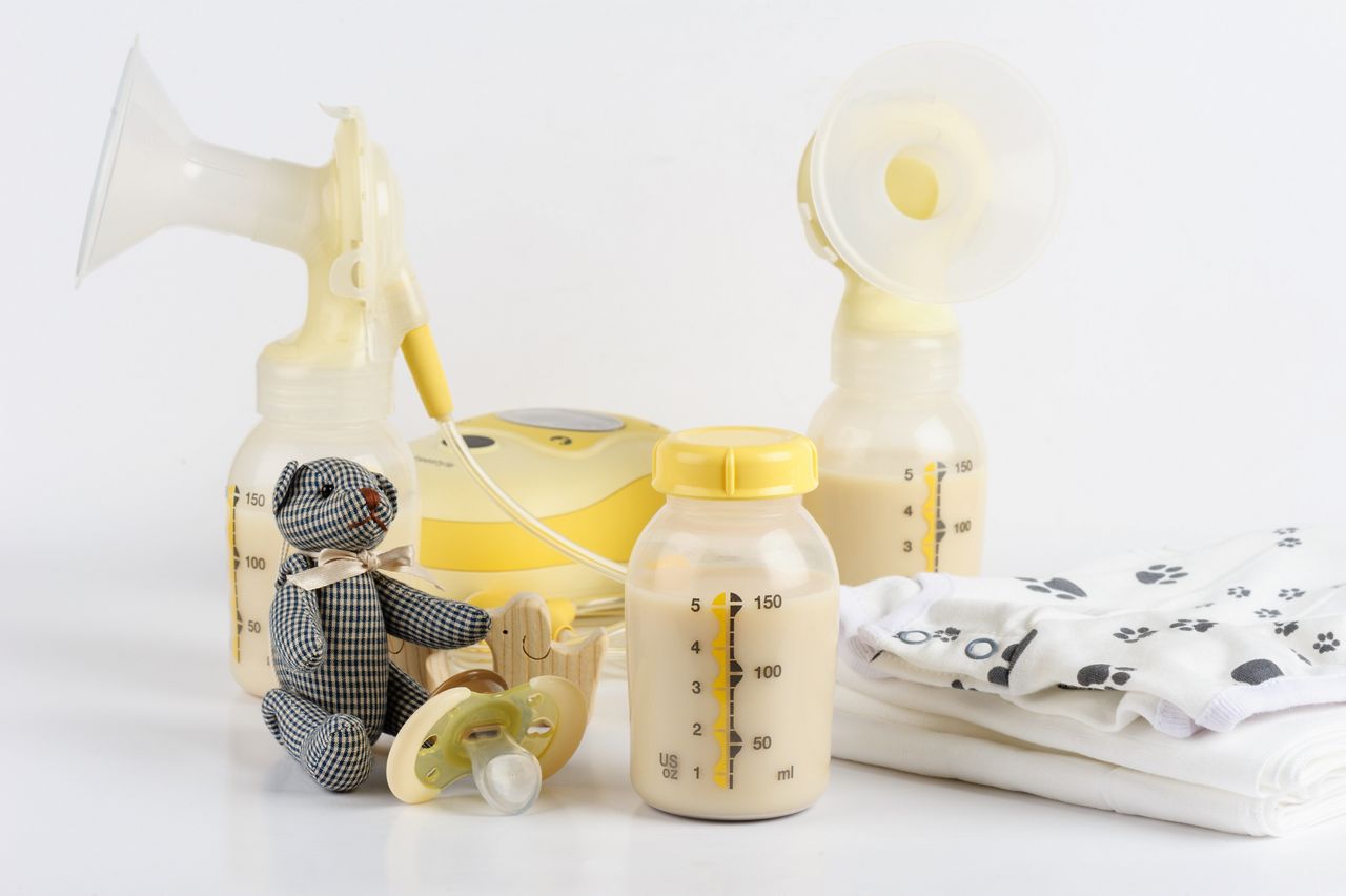 bottle of mother breast milk, breast milk storage and handling concept; Shutterstock ID 601614938; purchase_order: DNC Thumbnails; job: Publications; client: ; other: 