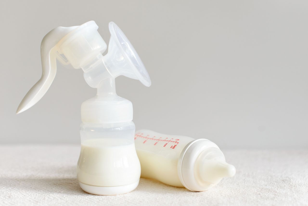 Breast pump and bottle with milk for baby with free copy space; Shutterstock ID 749926336; purchase_order: DNC Thumbnails; job: Infographics; client: ; other: 
