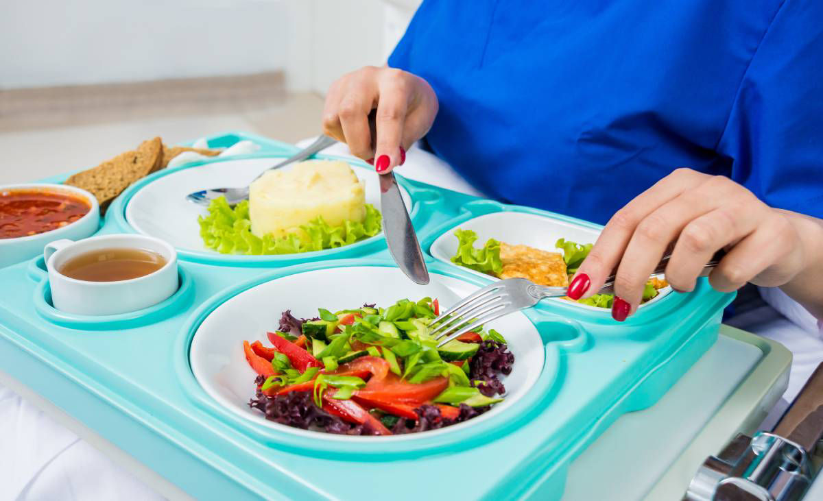 Mẹ sinh mổ kiêng ăn gì và nên ăn gì để hồi phục nhanh?
