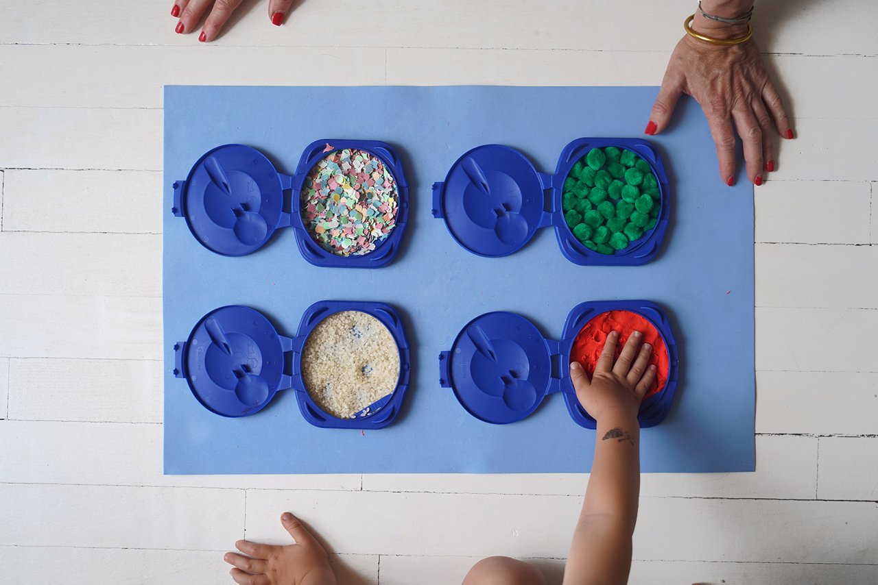 stand-by-parents-upcycling-containers-open-files-images-sensorial