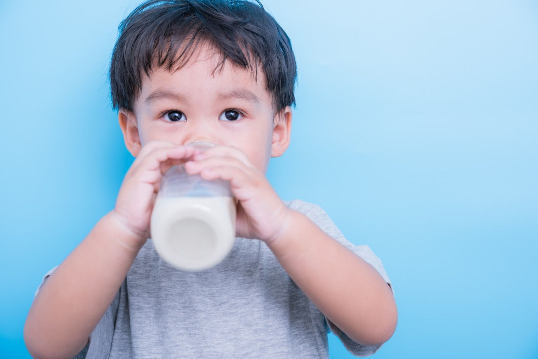 Sữa dành cho trẻ sinh mổ nên ưu tiên thành phần nào?