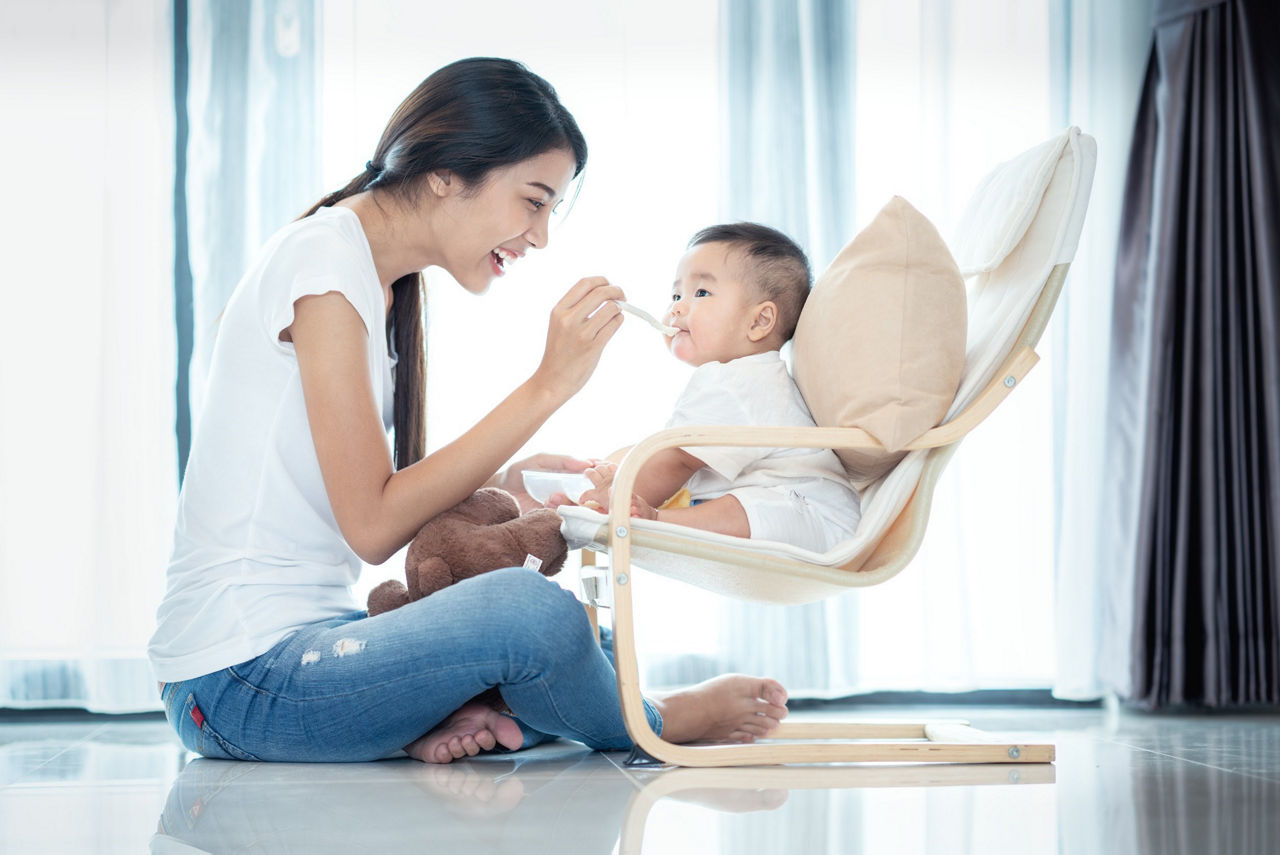 Tập cho trẻ ăn dặm đúng cách ăn dặm 