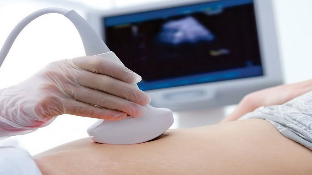 Khám thai 6 tuần tuổi để bác sĩ theo dõi sự phát triển của bé