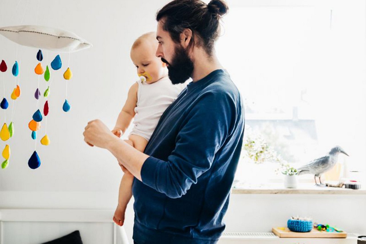 Θηλασμός, πώς μπορεί να βοηθήσει ο μπαμπάς
