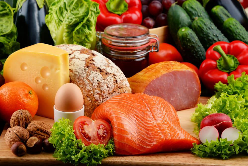 Thực đơn ăn dặm cho bé 9 tháng nên đủ 4 nhóm chất