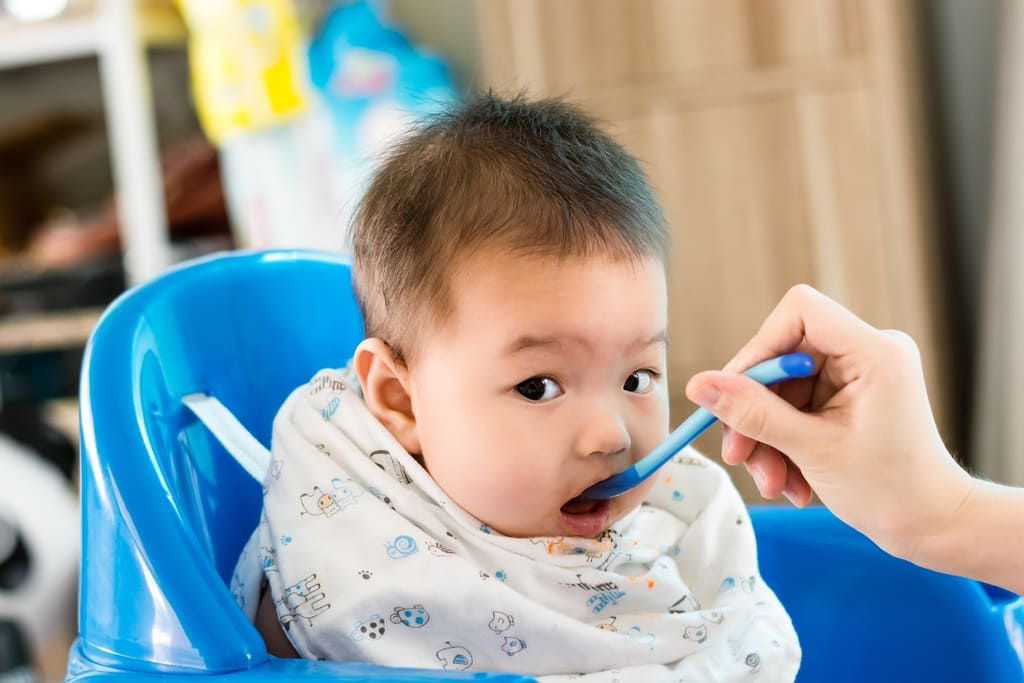 Tần suất ăn cơm nát của trẻ 9 tháng tuổi là mỗi ngày 1 bữa.