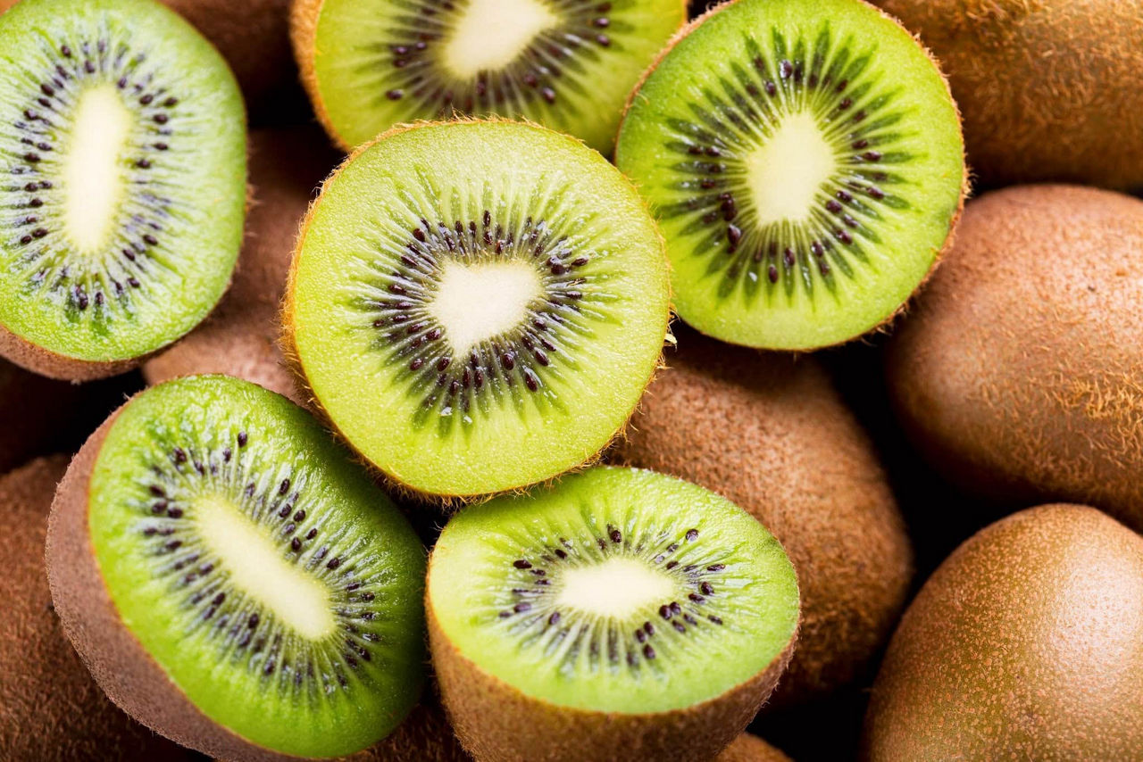 Kiwi giàu vitamin K là trái cây tốt cho mẹ bầu 3 tháng cuối