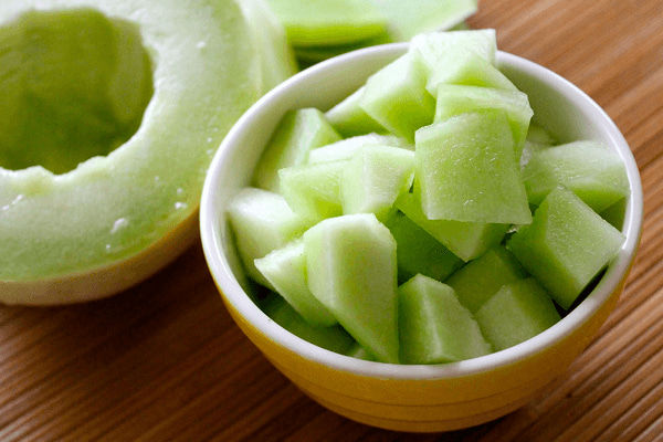 Dưa lưới là trái cây tốt cho bà bầu 3 tháng cuối thơm ngon, giàu dinh dưỡng