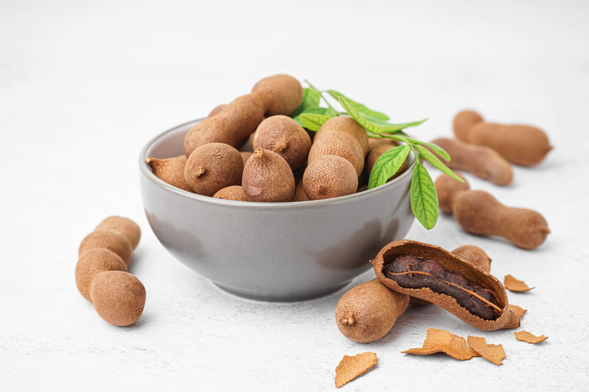 Một trong những loại trái cây không tốt cho mẹ bầu 3 tháng giữa là me chua.