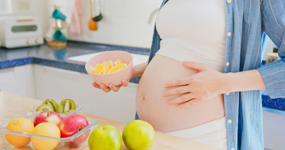 Mẹ bầu chú trọng dùng trái cây đúng cách để nhận tối đa lợi ích.