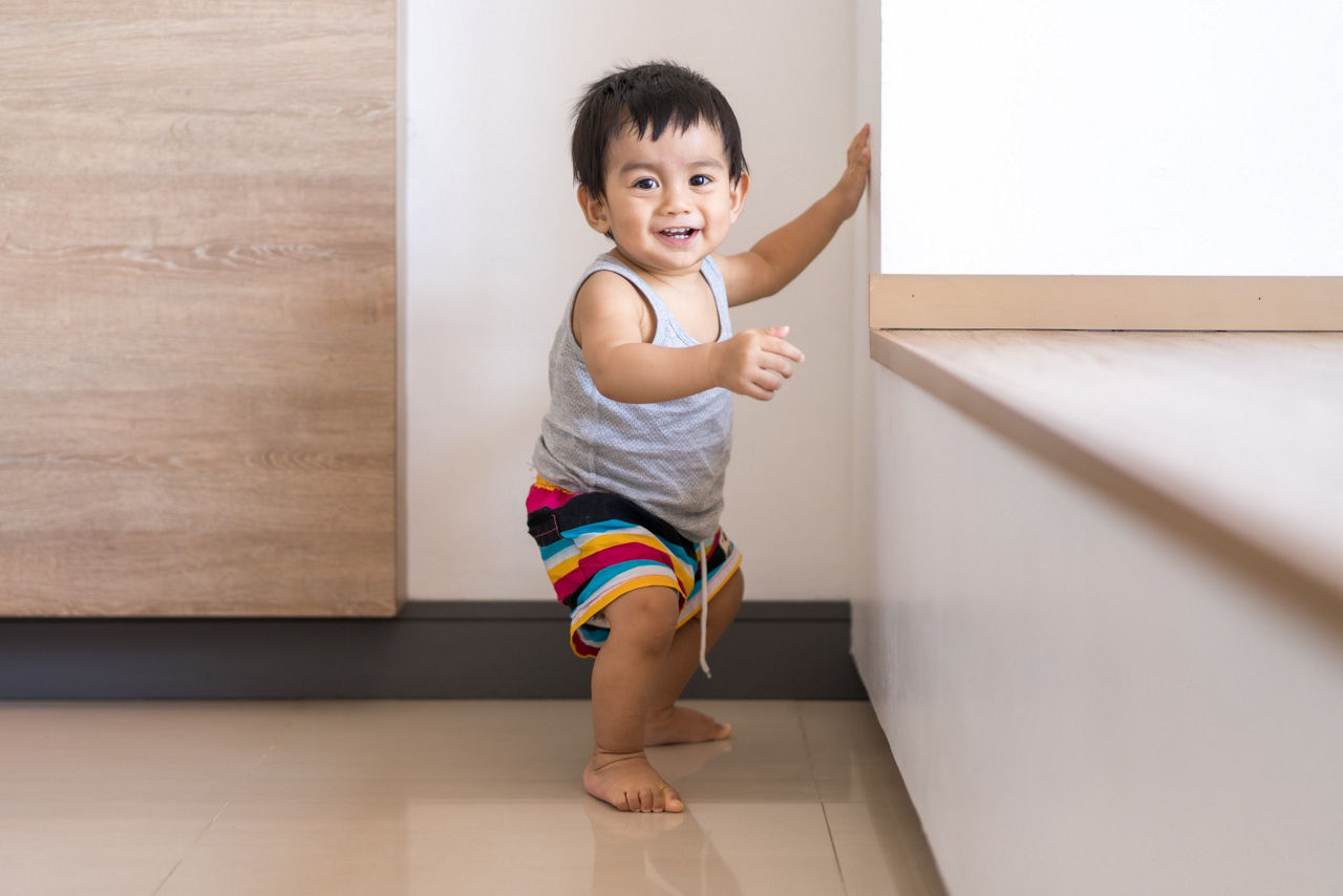 Mốc phát triển vận động của bé 