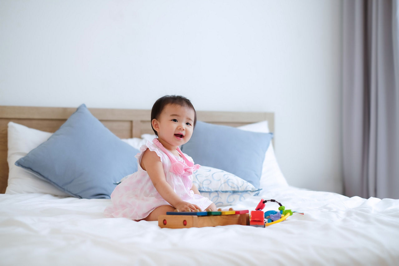 Trẻ 10 tháng biết làm gì? Cẩm nang nuôi dạy trẻ khỏe mạnh