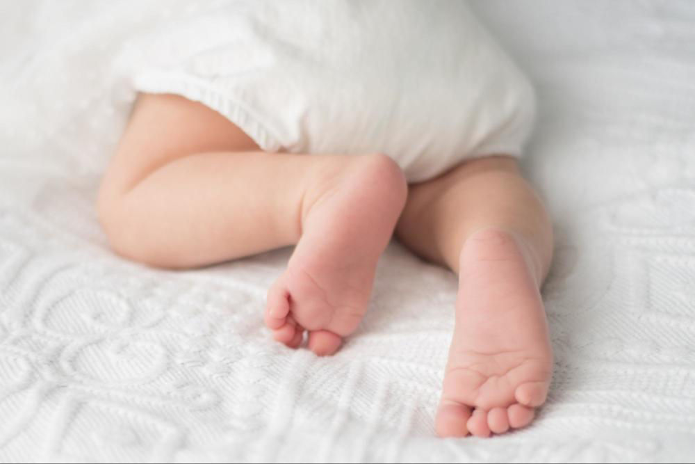 Trẻ 11 tuần tuổi biết làm gì