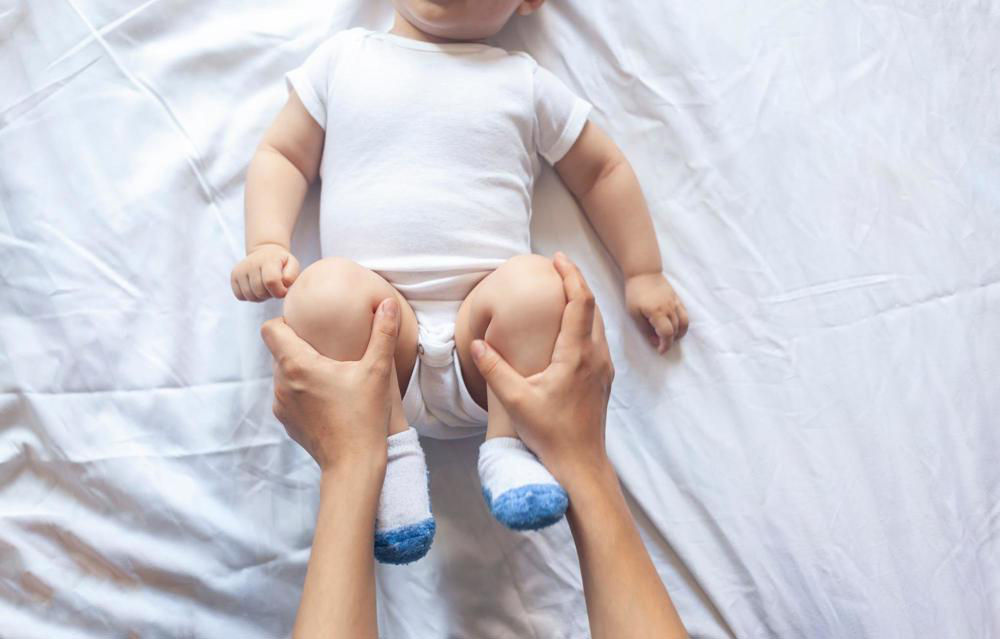 Massage cho bé 11 tuần tuổi