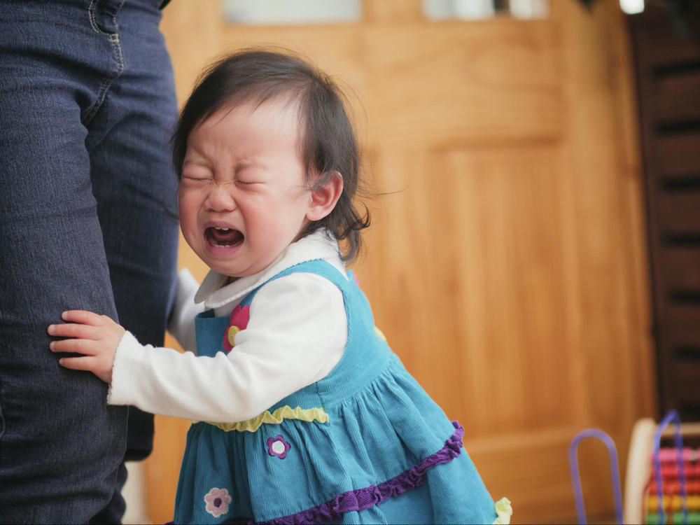 Bé 15 tháng biết làm gì