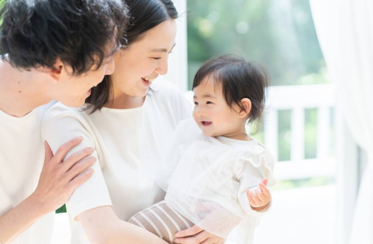 Trẻ 18, 19, 20 tháng chưa biết nói: Nguyên nhân & Giải pháp