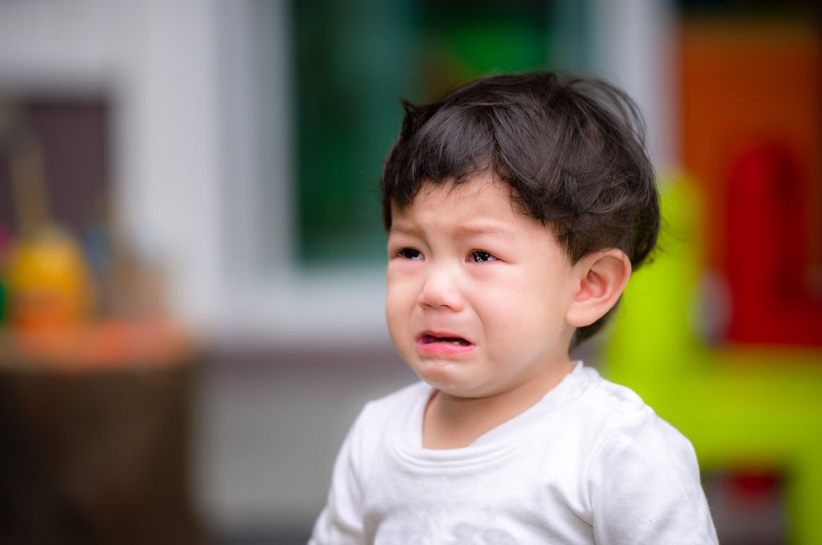 Cách khắc phục tình trạng trẻ 2 tuổi quấy khóc không rõ nguyên nhân
