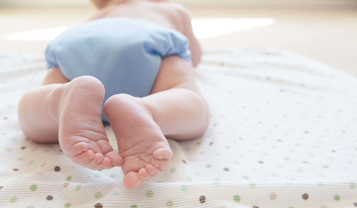 Trẻ 6 tháng tuổi biết làm gì? Cách chăm sóc & nuôi dạy con