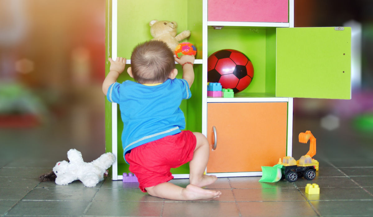 Trẻ 8 tháng chưa biết ngồi có sao không? Cha mẹ nên làm gì?