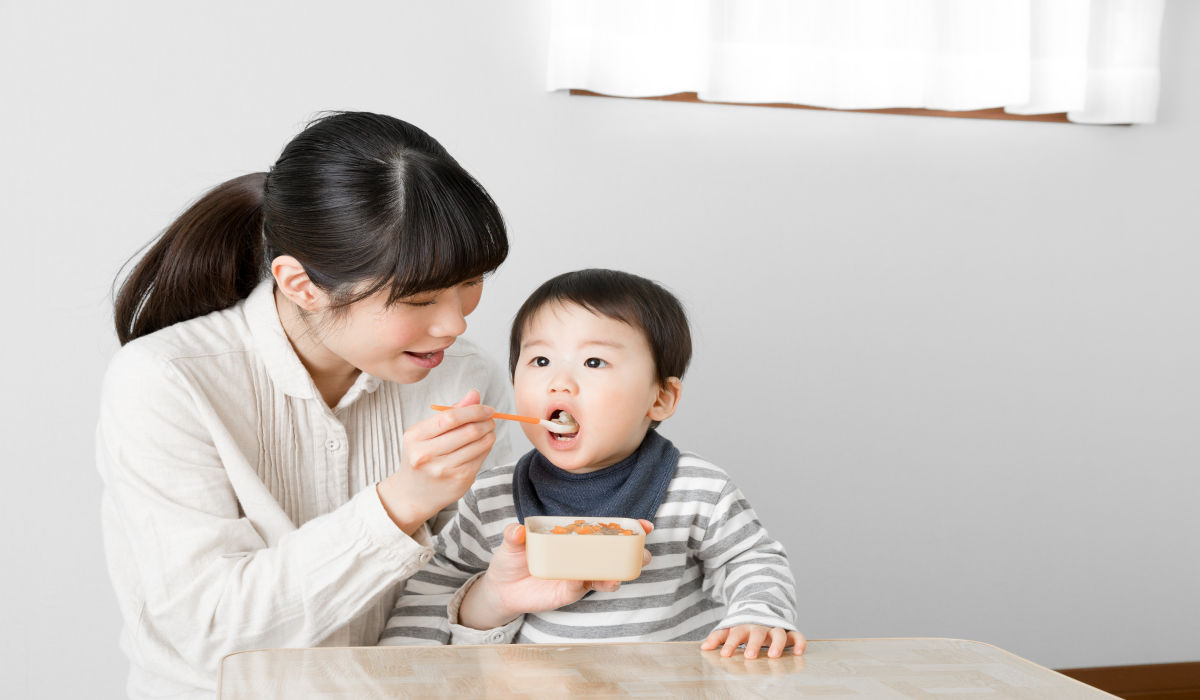 Bé 9 tháng tuổi biết làm gì? Con có thể ngồi không cần tựa