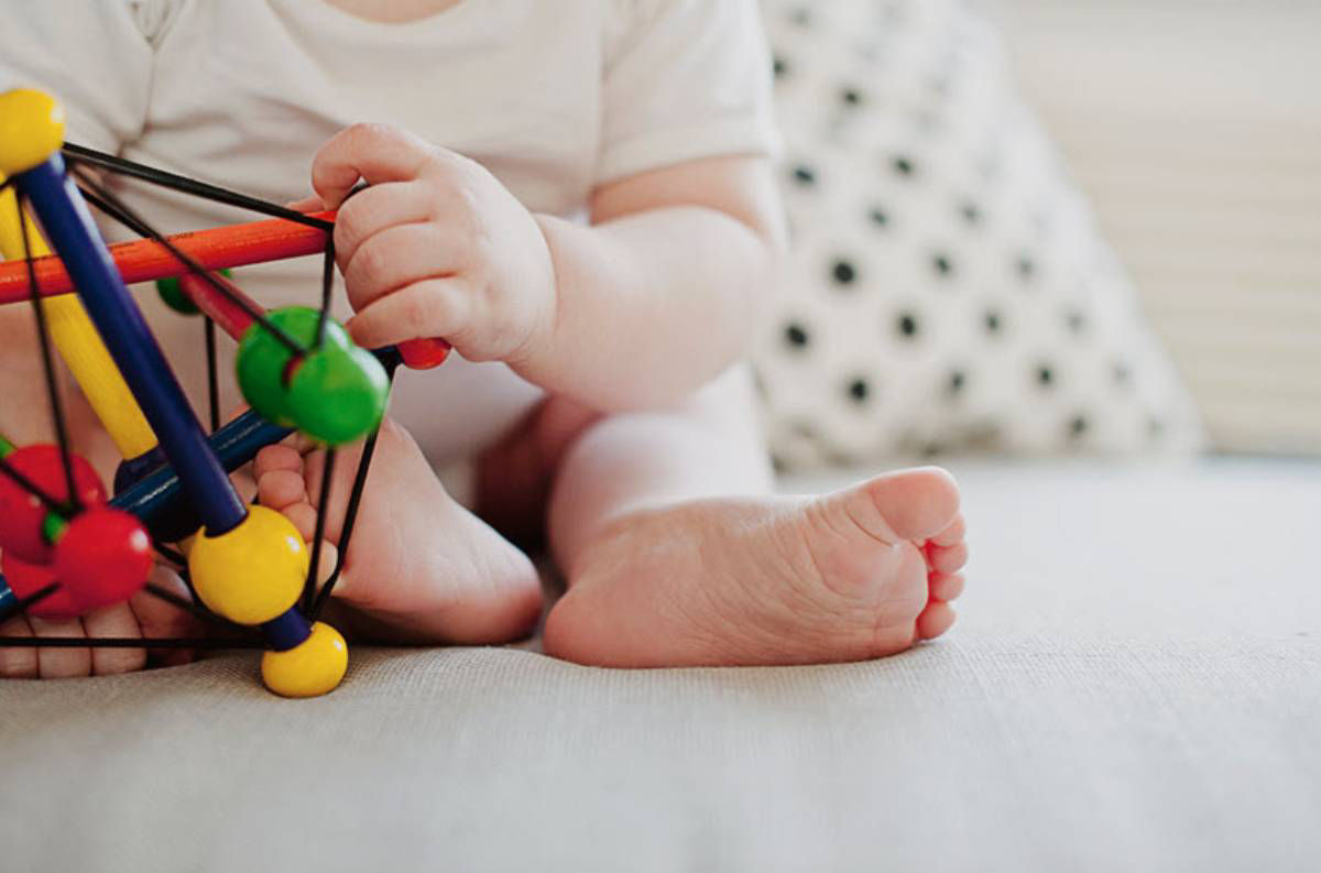 Mẹ nên theo dõi biểu hiện của con để đưa đi khám nếu bất thường