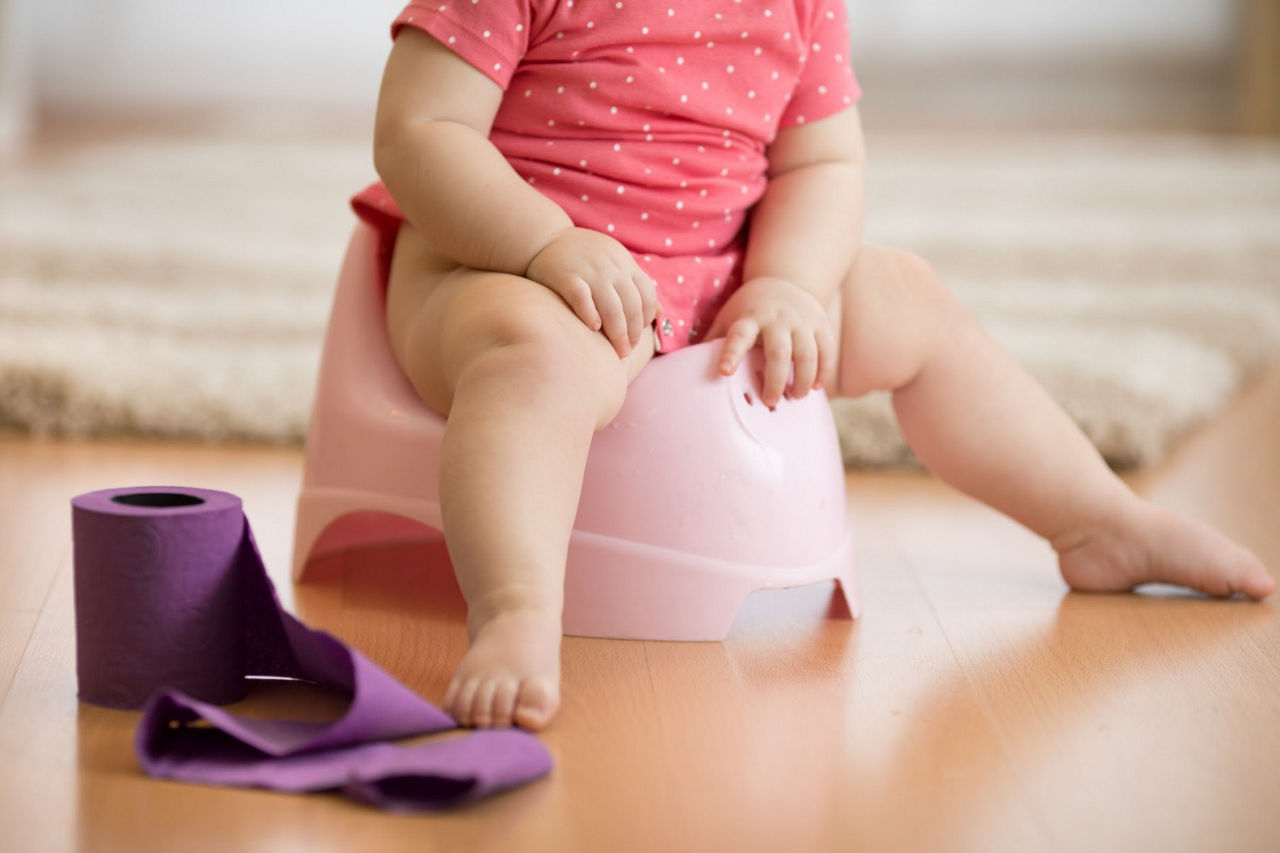 Tìm hiểu cách xử lý khi trẻ uống sữa công thức đi ngoài màu xanh