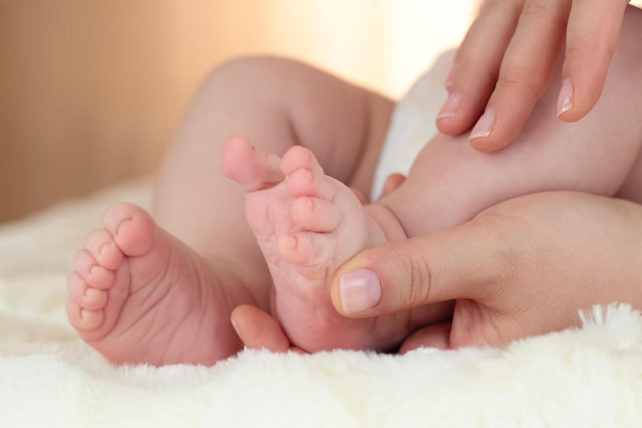 Vì sao cha mẹ nên theo dõi chiều cao, cân nặng của trẻ 2 tháng thường xuyên?