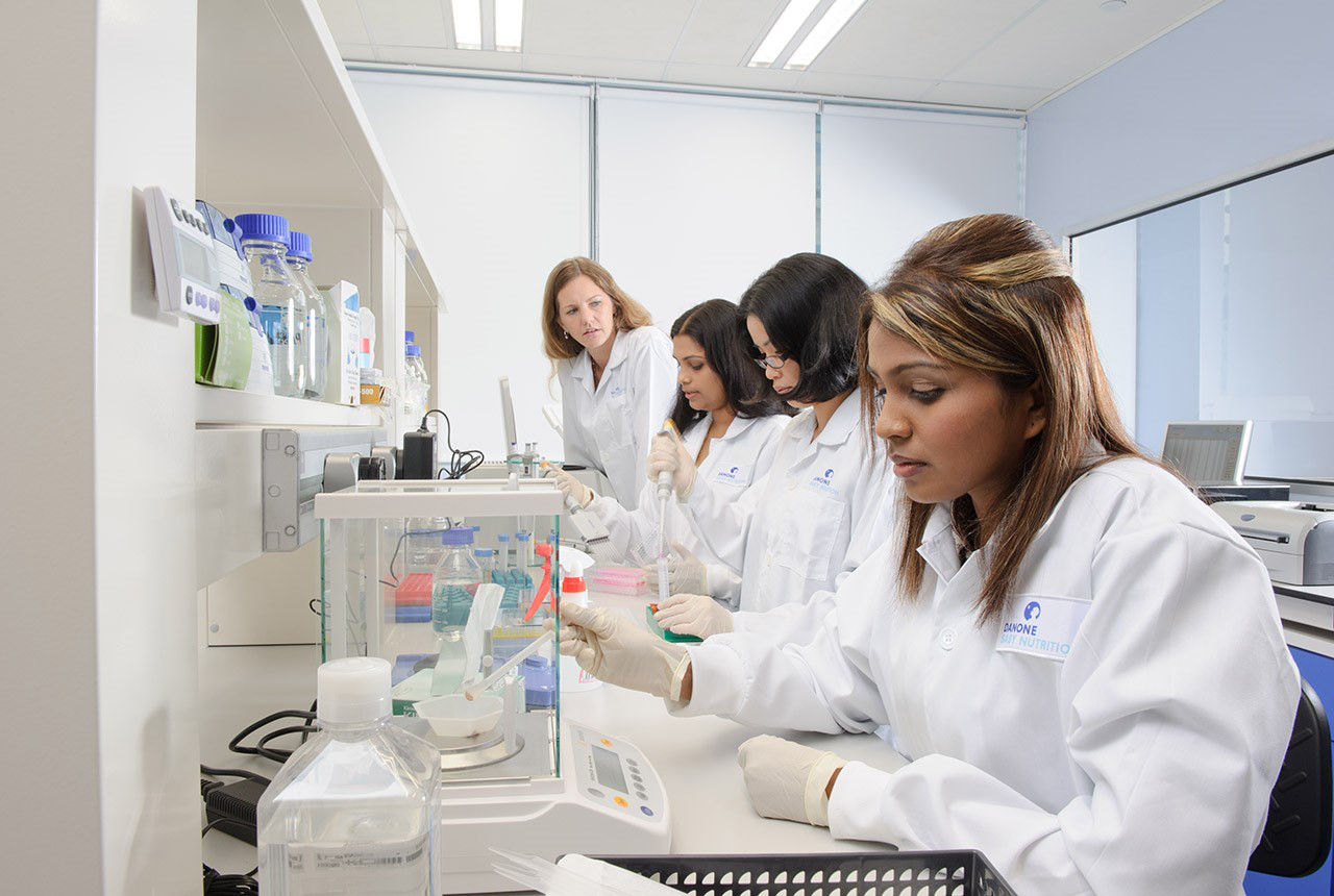 Women working in a lab