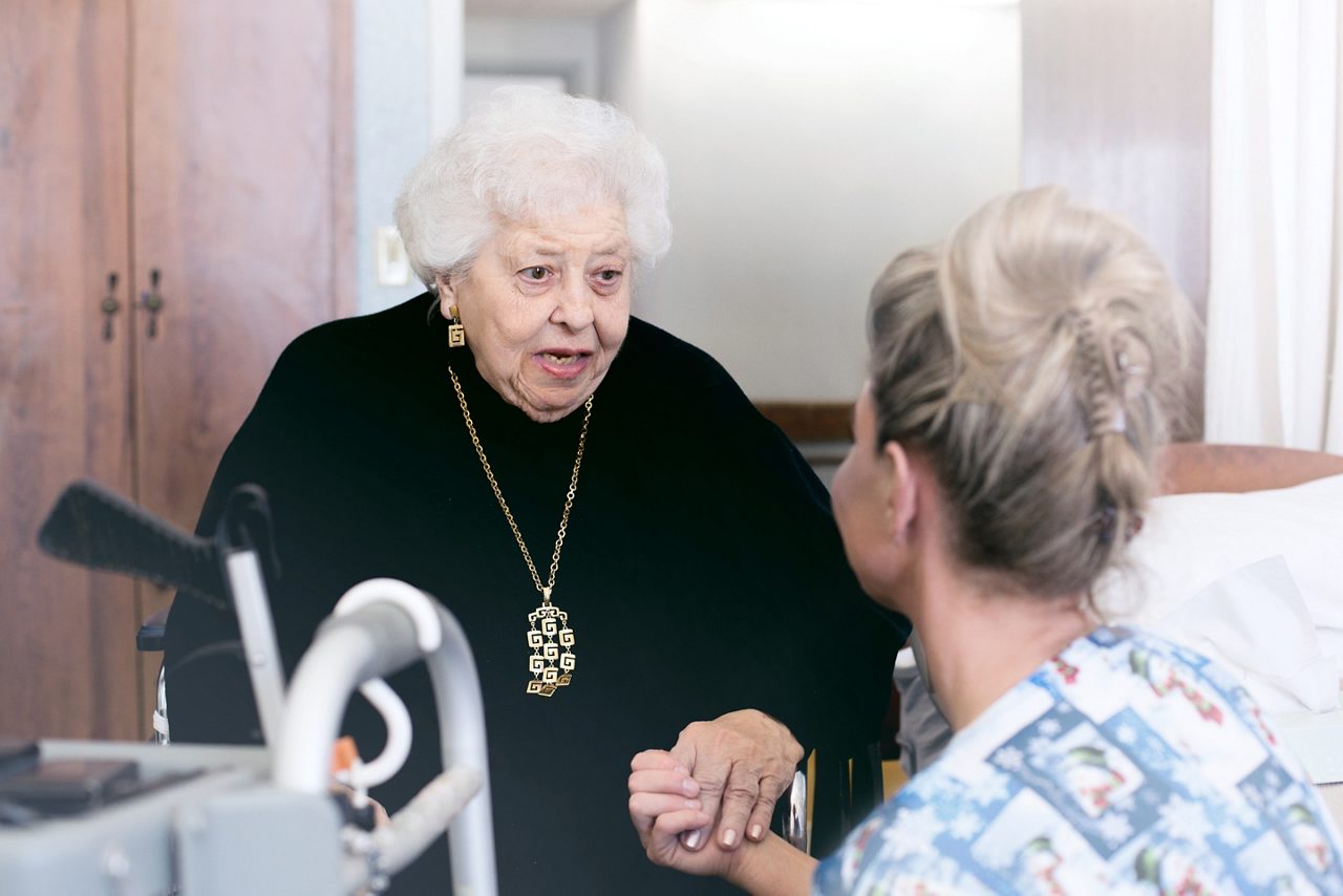 woundcare-elderly-lady-nurse-talk.jpg