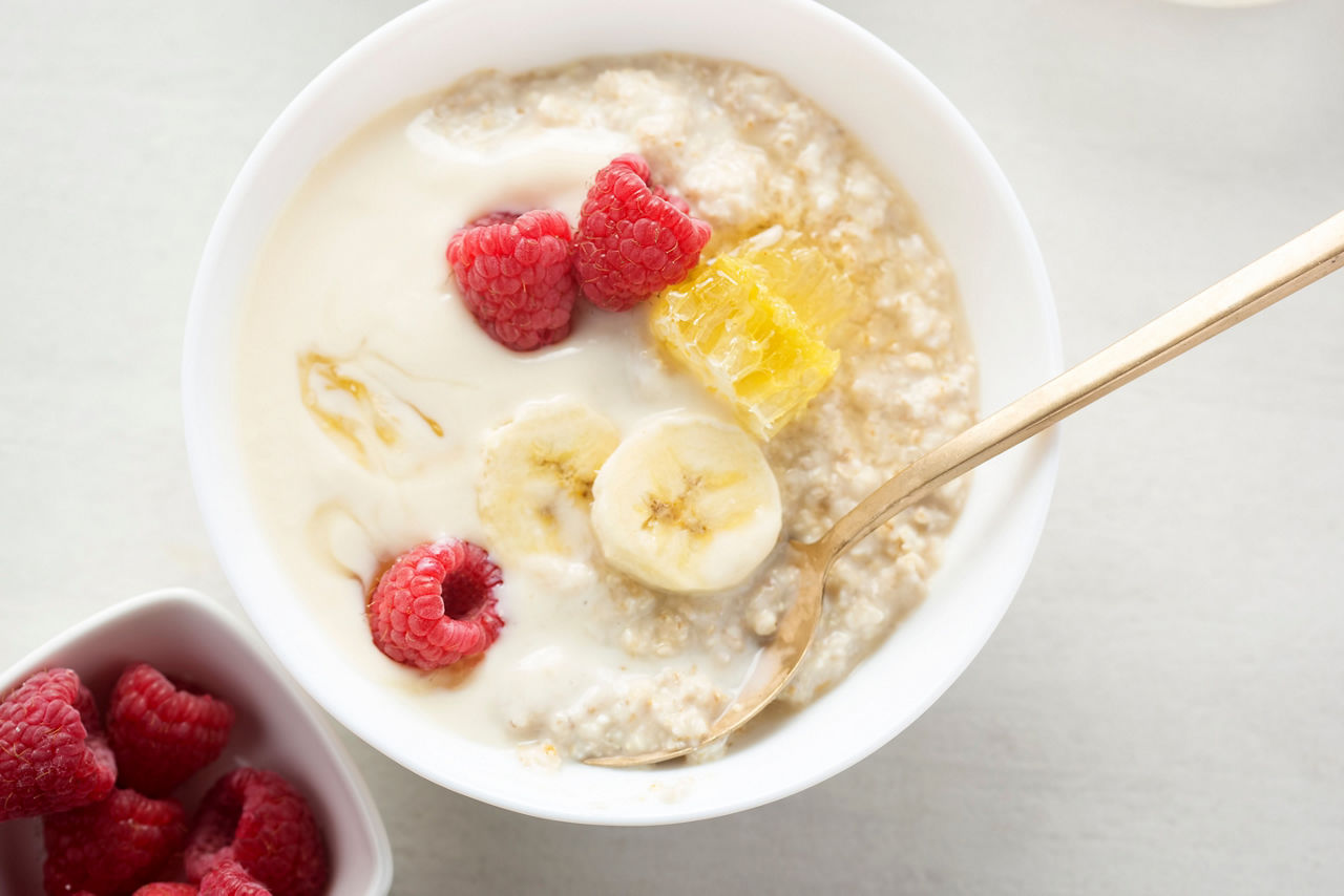 yoghurt-fruit-oats
