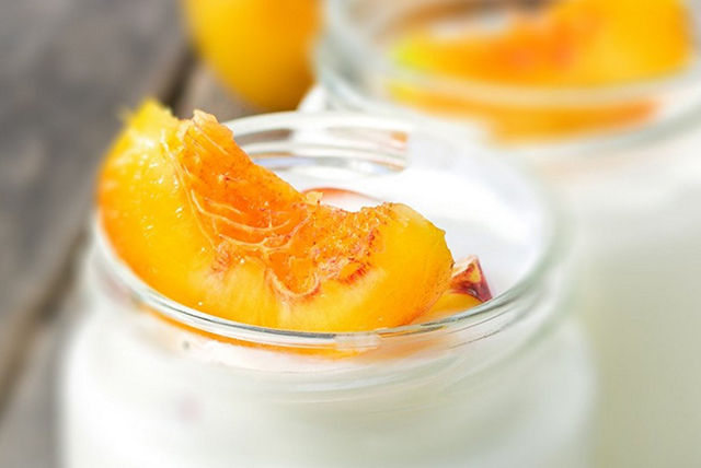 yogurt pot with apricot
